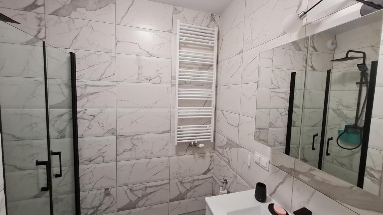 Apartament Cieplice One เยเลเนียกูรา ภายนอก รูปภาพ